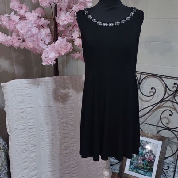 Connected Apparel Sleeveless Black Dress with Front Collar Detail Sz 12P‎ - Picture 1 of 8